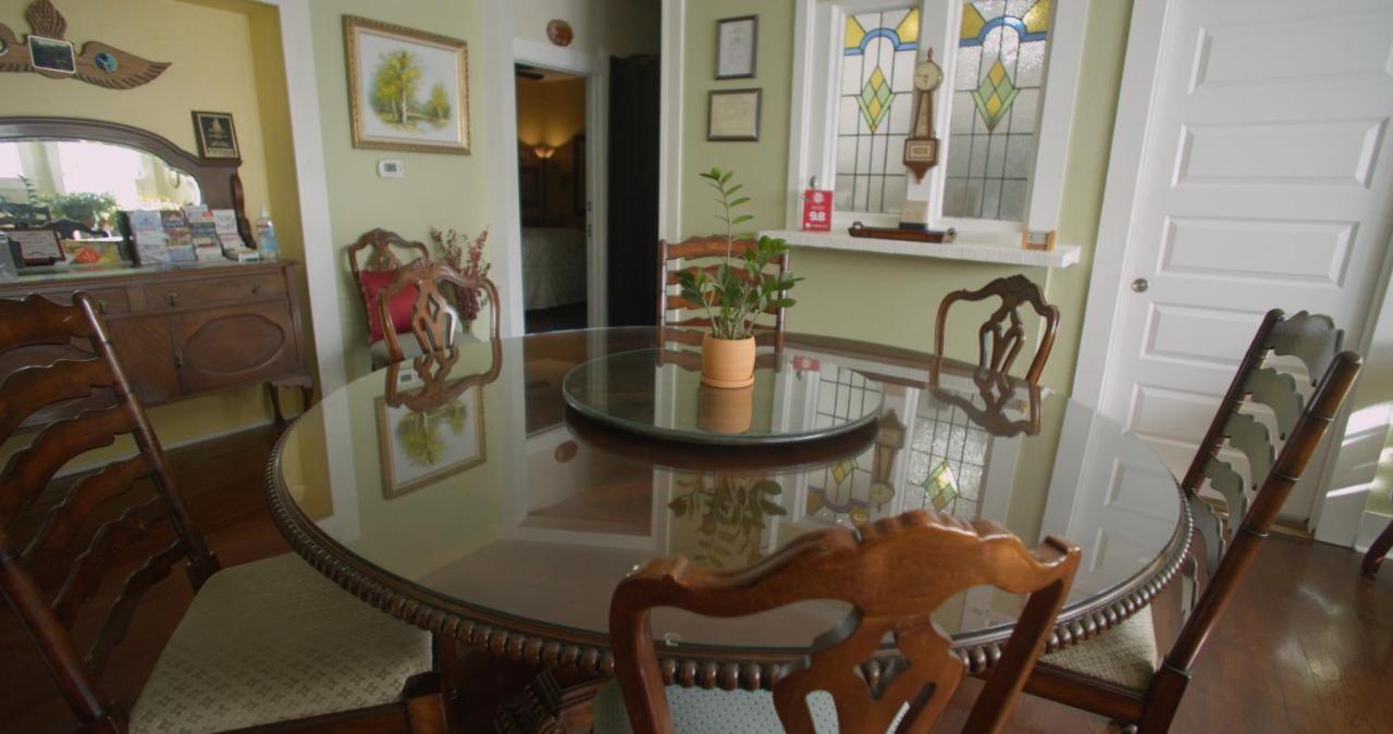 Granbury Gardens Bed And Breakfast מראה חיצוני תמונה