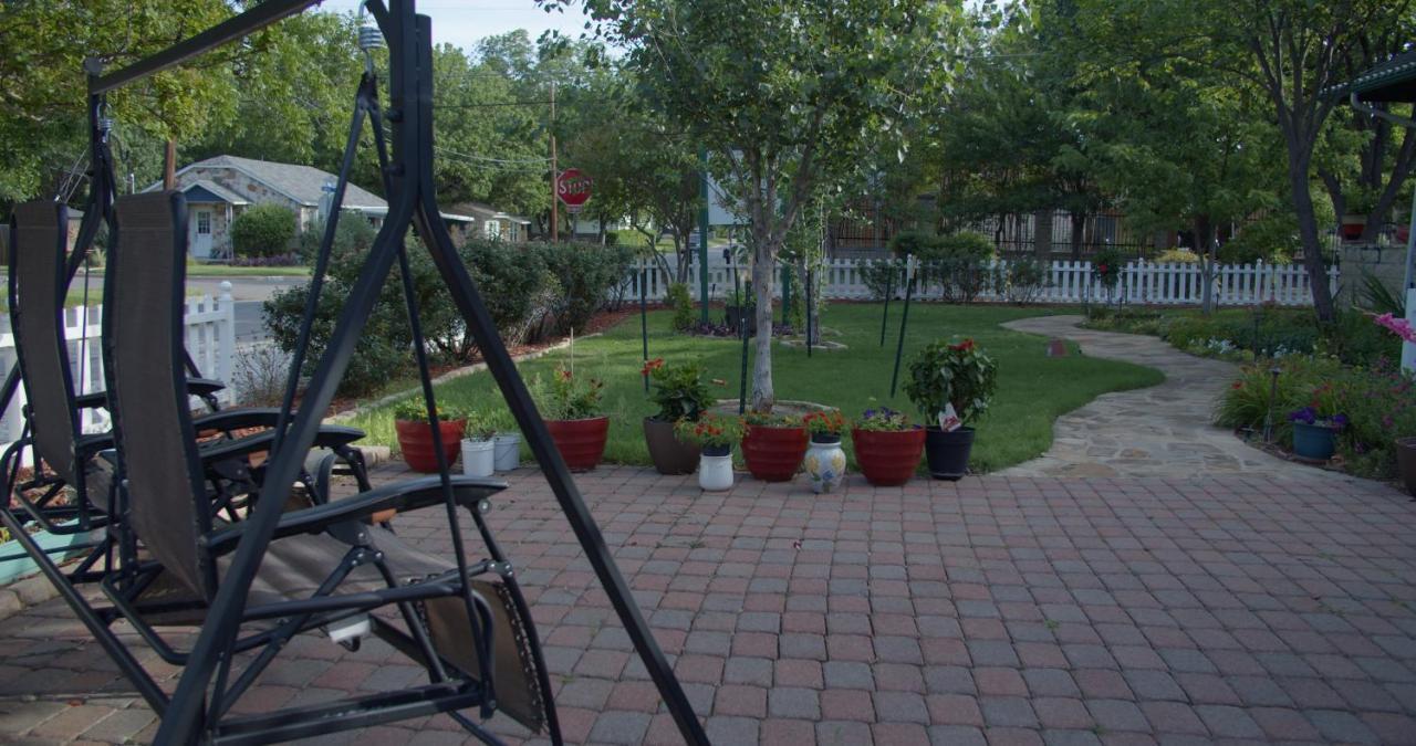 Granbury Gardens Bed And Breakfast מראה חיצוני תמונה
