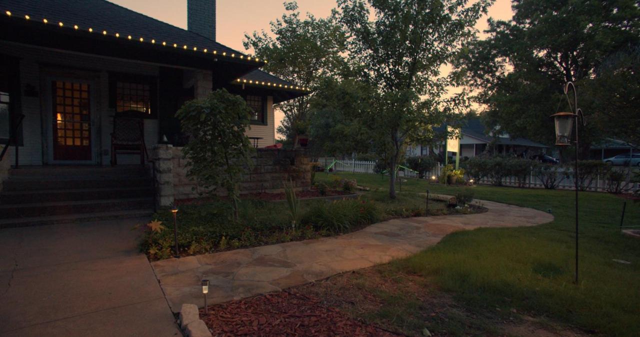 Granbury Gardens Bed And Breakfast מראה חיצוני תמונה