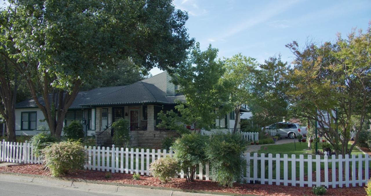 Granbury Gardens Bed And Breakfast מראה חיצוני תמונה