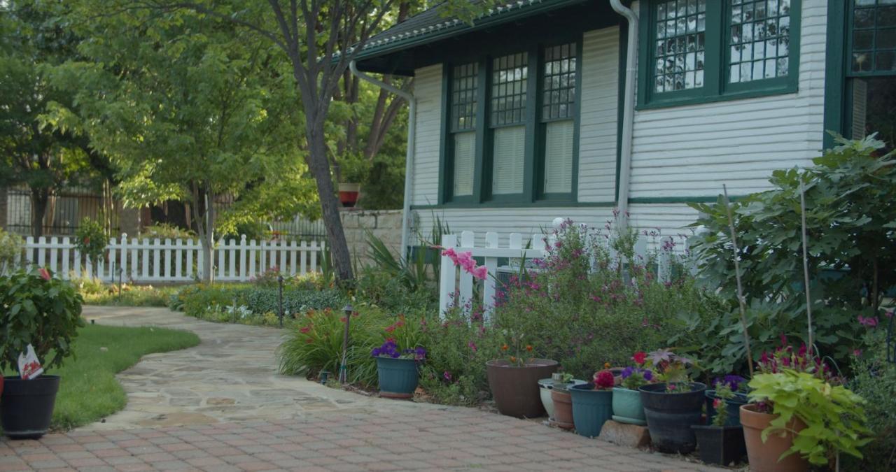 Granbury Gardens Bed And Breakfast מראה חיצוני תמונה